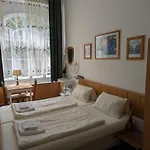 Hotel Pension Waizenegger Am Kurfuerstendamm